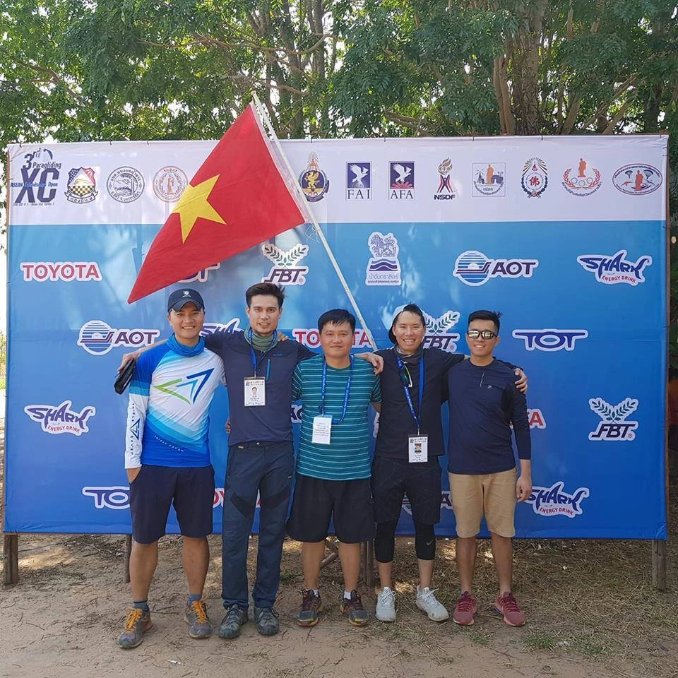 Kim và đoàn VĐV Việt Nam tham dự giải Dù lượn ASEAN mở rộng 2019 tại Thái Lan.